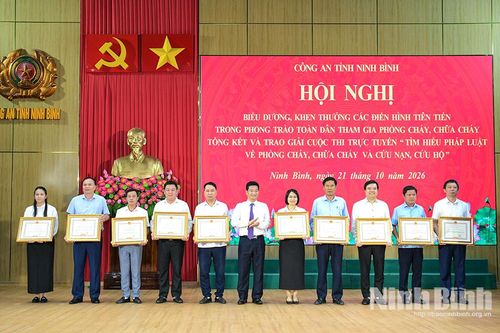 Biểu dương, khen thưởng điển hình tiên tiến trong phong trào toàn dân tham gia PCCC và CNCH