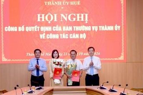 Thành ủy Huế công bố các quyết định về điều động cán bộ