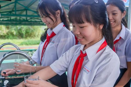 Lifestart Foundation trao tặng 11 hệ thống lọc nước sạch cho học sinh miền núi Đà Nẵng