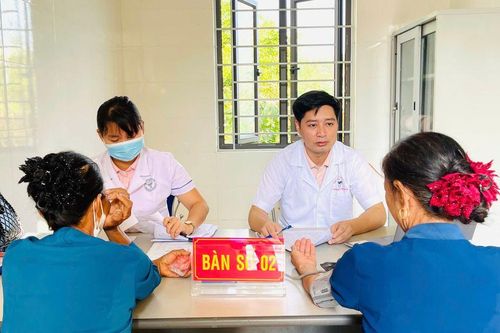 Phú Thọ: Bệnh viện Tâm thần Vĩnh Phúc khám sàng lọc sức khỏe tâm thần cho người dân xã Hoàng An