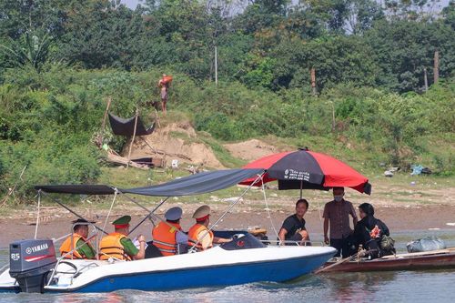 Hà Nội: Cảnh sát đường thủy tuyên truyền bảo vệ nguồn lợi thủy sản