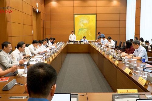 Hoàn thiện pháp luật y tế, bảo đảm quyền lợi người dân