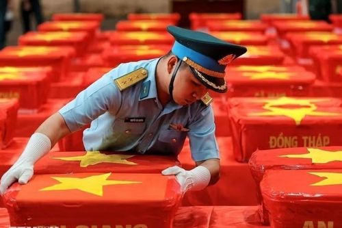 Vận chuyển hơn 8.450 mẫu hài cốt liệt sỹ ra Hà Nội giám định ADN