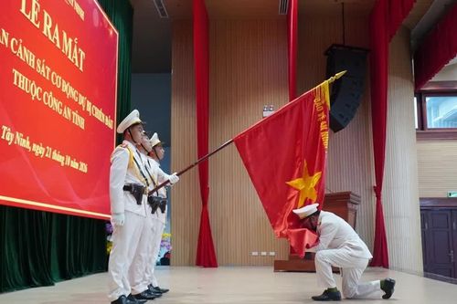 Tây Ninh: Ra mắt Trung đoàn CSCĐ dự bị chiến đấu
