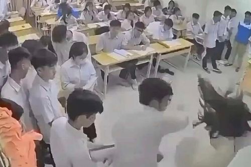 Khởi tố nam sinh hành hung giáo viên trên bục giảng tại Hà Nội
