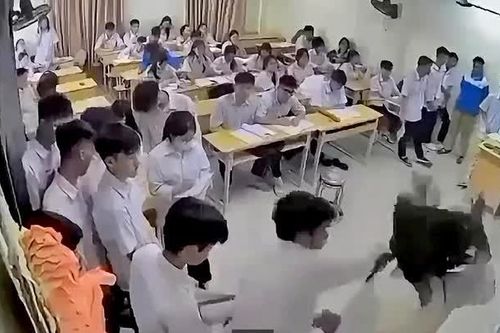 Nam sinh trường THPT Mạc Đĩnh Chi bị tạm giữ sau vụ đánh cô giáo ngay tại bục giảng