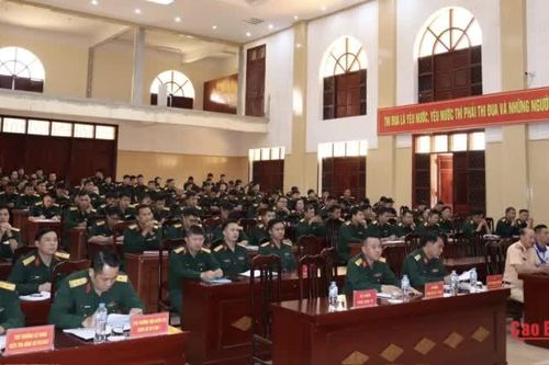 Tuy&ecirc;n truyền ph&aacute;p luật về trật tự, an to&agrave;n giao th&ocirc;ng tại Bộ Chỉ huy Qu&acirc;n sự tỉnh