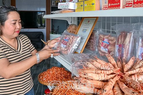 Giữ lửa nghề xưa, nâng tầm sản vật quê hương