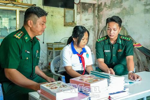 Ðiểm tựa cho học sinh vùng biên
