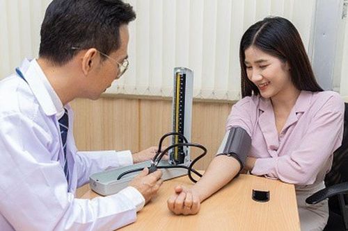 Nhận biết 7 triệu chứng kéo dài nhiều tuần có thể là cảnh báo sớm của ung thư