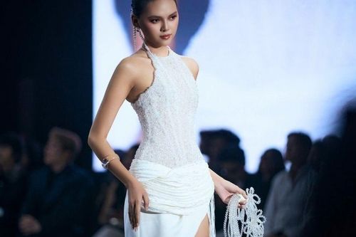 Người mẫu quê Đắk Lắk gây chú ý sau Vietnam's Next Top Model, sở hữu clip catwalk hút gần 10 triệu lượt xem là ai?