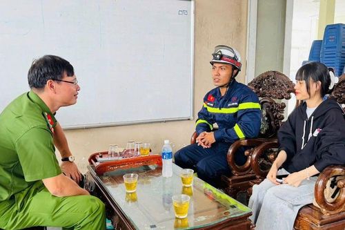 'Đừng sợ, có chúng tôi đây rồi!': Lời trấn an giữa biển lửa trở thành điểm tựa phút sinh tử