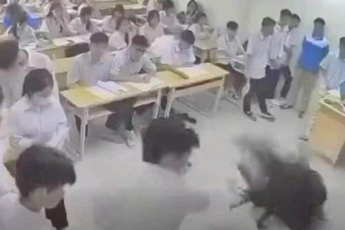 Khởi tố nam sinh đánh cô giáo ngay trên bục giảng
