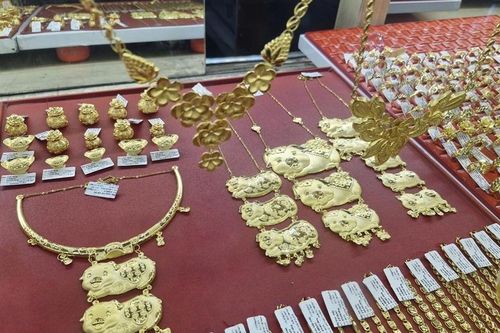 Mua vàng ở Bảo Tín Minh Châu, Phú Quý, Mi Hồng, Ancarat giờ cần lưu ý gì?