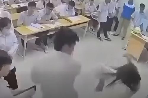 Nam sinh đánh cô giáo trên bục giảng: Sở GD&ĐT Hà Nội thông tin