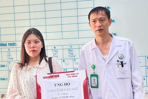 Trao gần 44 triệu đồng bạn đọc giúp đỡ đến người đàn ông suy đa tạng sau tai nạn