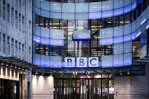 BBC đóng cửa hai kênh truyền hình, cắt giảm hàng nghìn việc làm