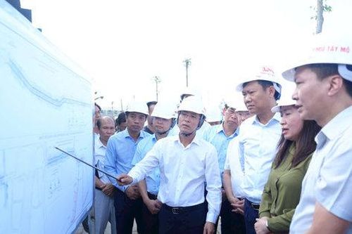 Phó Bí thư Thường trực Thành ủy Nguyễn Trọng Đông kiểm tra các dự án giao thông trọng điểm