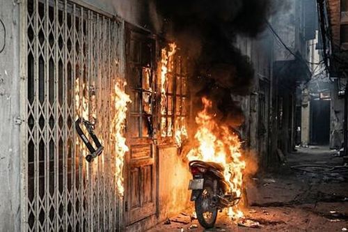 Khoá cửa, đổ xăng phóng hoả đốt phòng trọ của 'tình cũ'