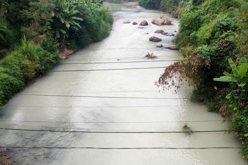 Vụ nước sông Cầu ở Thái Nguyên nhiều lần chuyển màu lạ: Công an đang vào cuộc