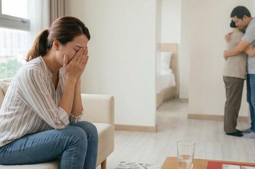 Vợ sốc nặng khi chồng ngoại tình với nữ giúp việc 50 tuổi