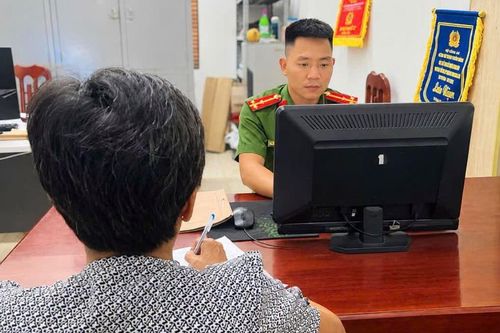 Lấy tài sản gia đình mang bán, rồi nói dối chồng bị kẻ lạ mặt lừa đảo