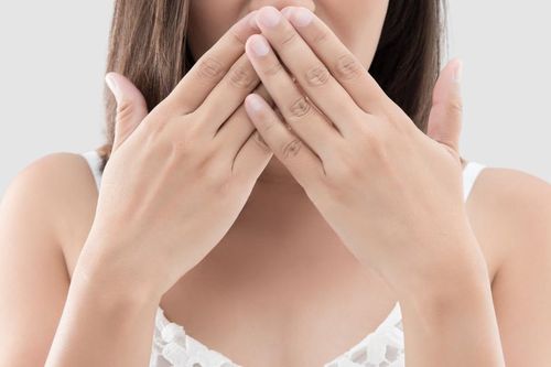 Thói quen gây hôi miệng nhiều người mắc phải