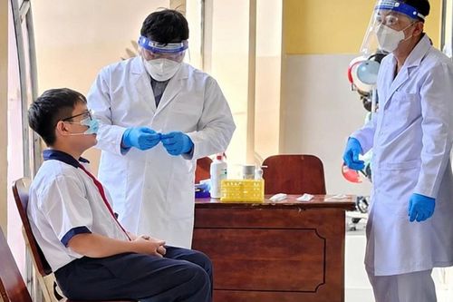 Cùng mang vi khuẩn não mô cầu, sao có người chỉ viêm họng, có người tử vong?