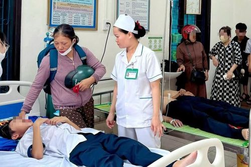 Hàng chục học sinh nhập viện sau khi bị ong đốt