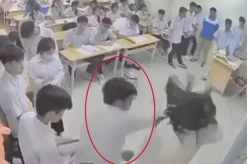 Nam sinh hành hung cô giáo đối diện trách nhiệm pháp lý nào?