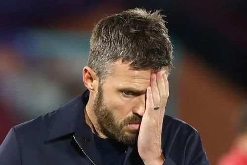 MU thảm bại, Michael Carrick chê học trò... lười chạy