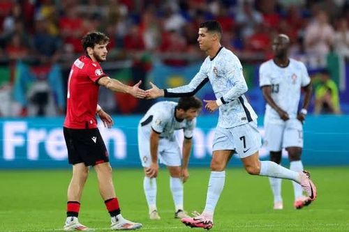 Ronaldo có hành động ấm áp gửi tới đàn em