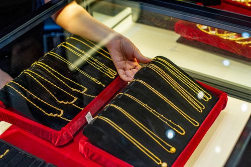 Giá vàng trong nước diễn biến lạ