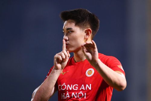 Đình Bắc ghi bàn sau 7 trận tịt ngòi
