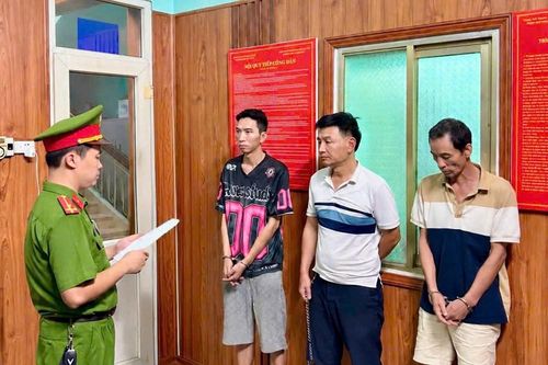 Quảng Ninh: Bắt khẩn cấp 2 đối tượng do liên quan đến ma túy