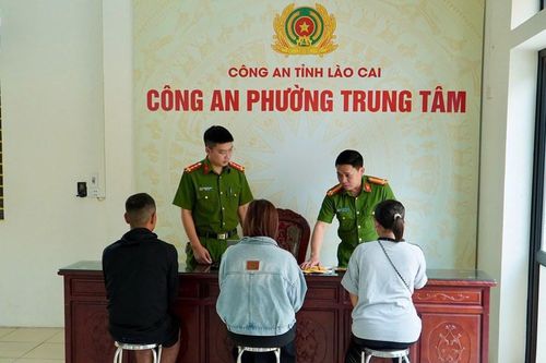 Xử phạt nhóm người trục lợi từ việc rao bán vé miễn phí mùa lễ hội Mường Lò