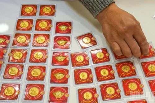Giá vàng ngày 22/10: Thế giới tiếp đà giảm, trong nước đứng yên