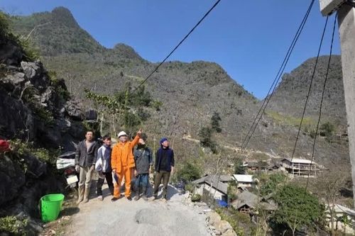Thắp sáng vùng lõm, mở đường phát triển vùng cao