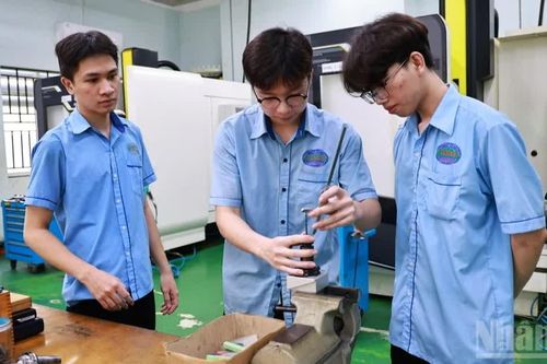 Cảnh báo xe khách giả mạo chở sinh viên đi biên giới Campuchia