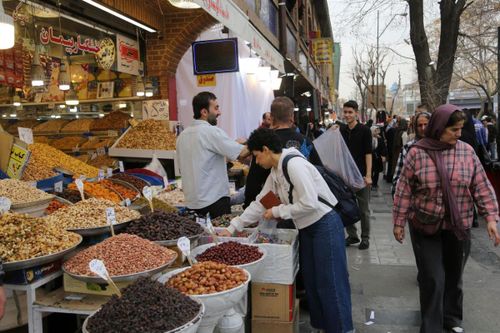 Iran chịu sức ép kinh tế, cảnh báo đáp trả Mỹ và không nhượng bộ tại Hormuz