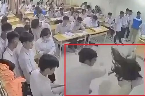 Khởi tố nam sinh hành hung giáo viên
