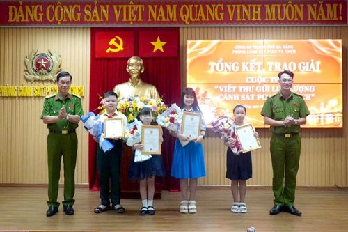 Lan tỏa tình cảm với người lính cứu hỏa qua những lá thư của học sinh