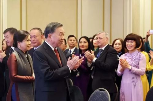 Tổng Bí thư, Chủ tịch nước Tô Lâm gặp gỡ đại diện cộng đồng người Việt Nam tại châu Âu