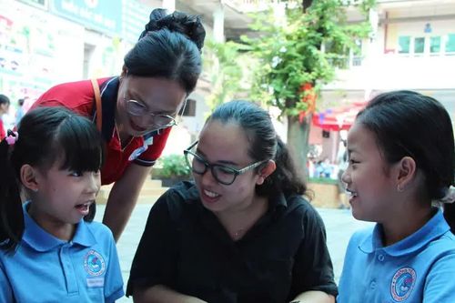 Trải nghiệm học tiếng Anh và ăn trưa bán trú cùng con