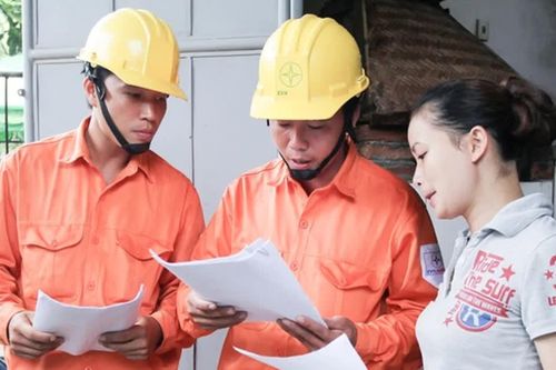 Áp giá điện theo giờ với hộ gia đình: Đừng để người dân khó xoay xở