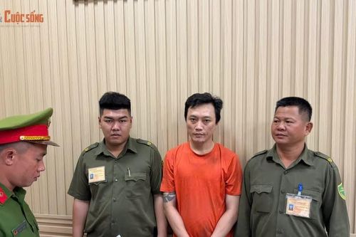 Bắt tạm giam người đàn ông đập vỡ kính xe tải