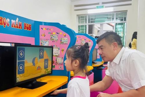 Những chiếc máy tính mở lối tri thức nơi đảo xa
