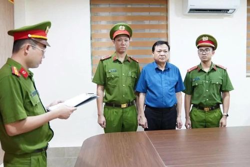 Khởi tố, bắt tạm giam 3 cán bộ xã Hợp Kim ở Phú Thọ