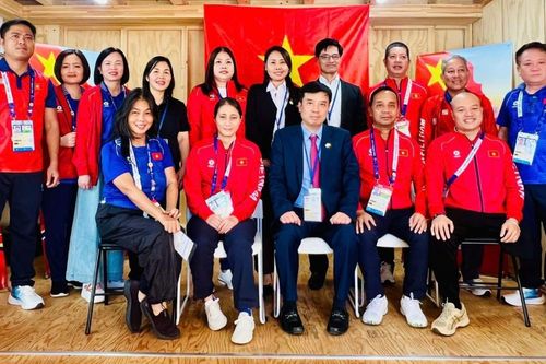 Tổng Lãnh sự quán Việt Nam tại Osaka và cộng đồng người Việt thăm, động viên Đoàn thể thao người khuyết tật Việt Nam