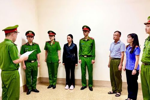 Lào Cai: Khởi tố nữ tài xế tăng ga bỏ chạy khi gặp cảnh sát giao thông